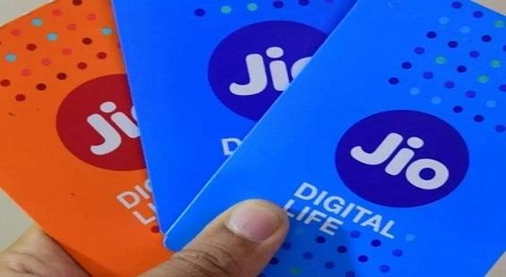 RIL zooms more than 8 per cent as Facebook eyes Jio