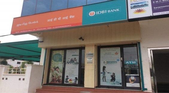 IDBI Bank advances on bourses post fund raising plan