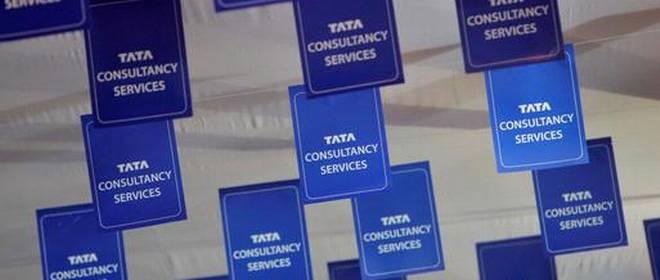 TCS extends service to M&G Prudential, flag pattern breakout expected