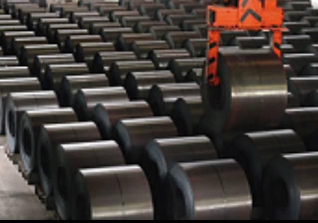 Metal index drags the market down, tumbles 5 per cent