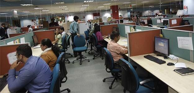 IT stocks rebound as rupee slips