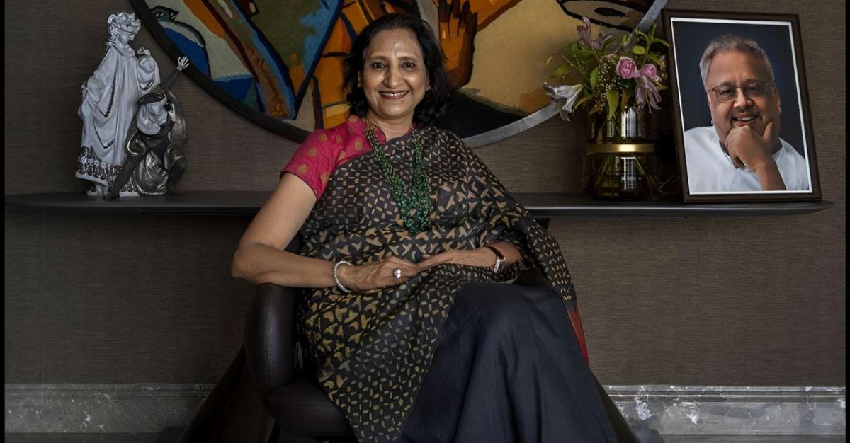 रेखा झुंझुनवाला यांना एका दिवसात 24,53,00,000 रुपयांचा नफा झाला कारण हा केमिकल स्टॉक जवळपास 10% ने वाढला.