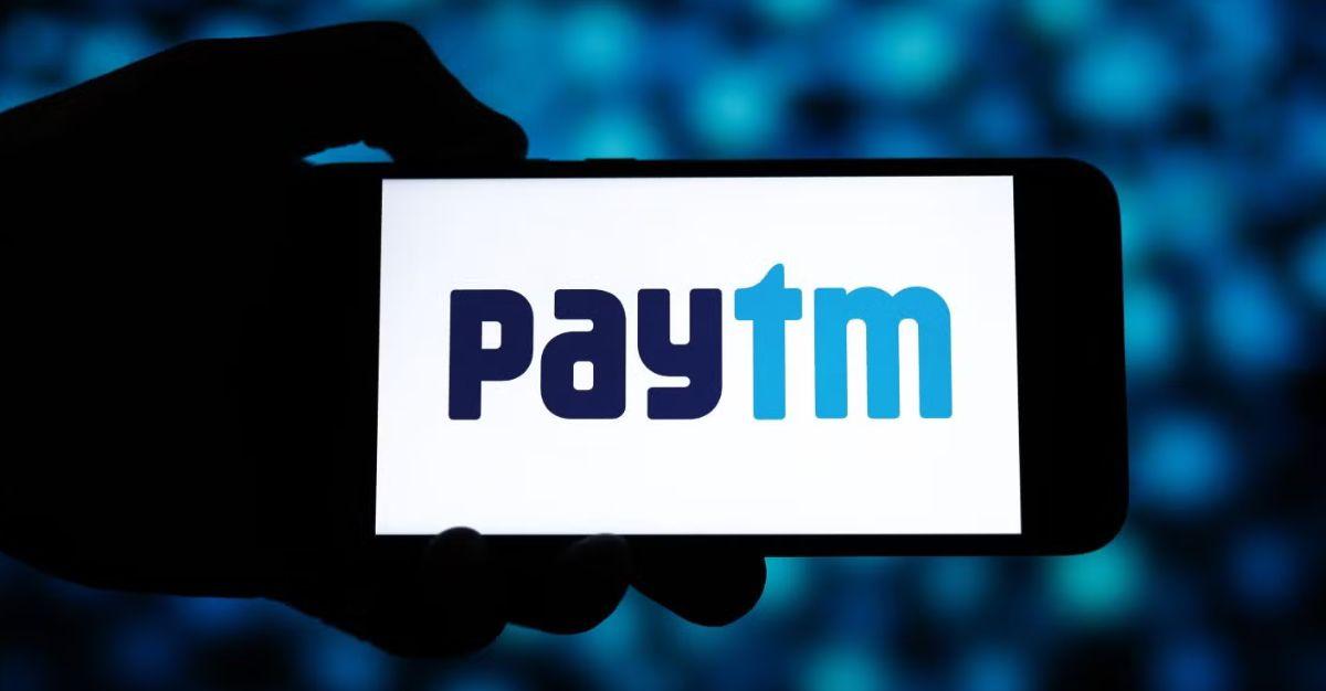 இந்த கட்டணம் வங்கியின் உரிமம் ரத்து செய்யப்பட்டது; பங்கு 5% சரிந்தது.