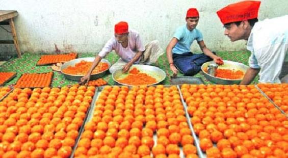 NDA leads in trends, Sensex up by 589 points