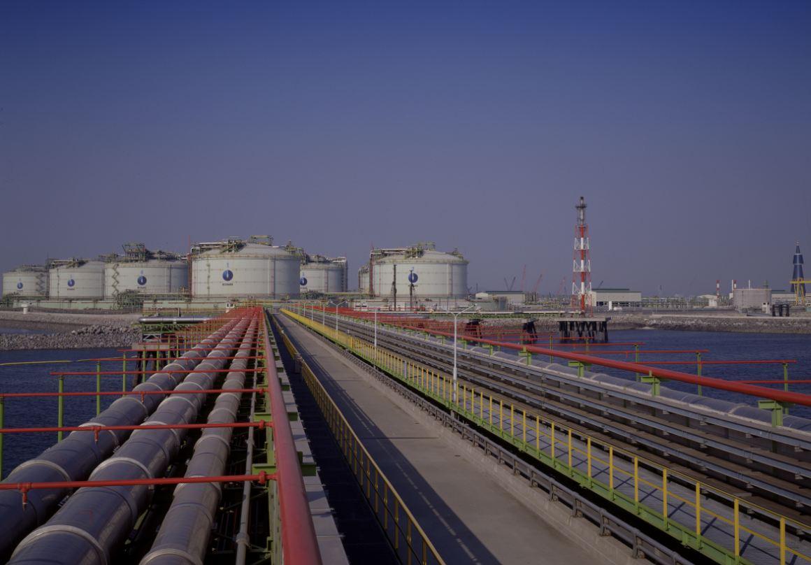 Petronet LNG slips on block deal